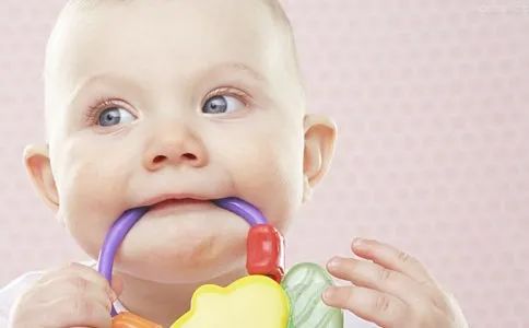 这六大口腔不良习惯导致儿童牙畸形，影响孩子颜值！发现要及时纠正！